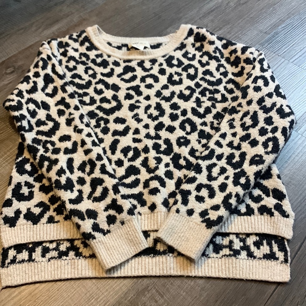 Yes Lola size XS animal leopard print sweater soft comfy beige black EUC